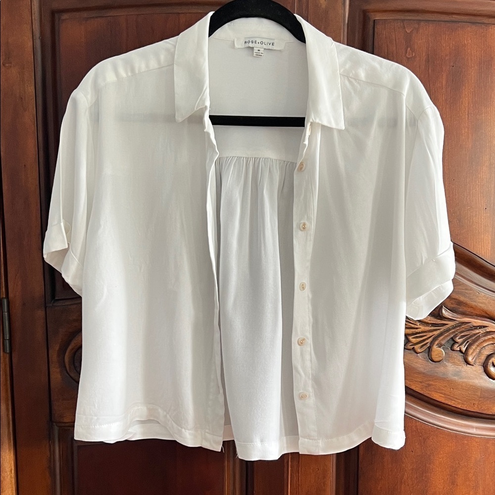 Rose+Olive white cropped shirt- size -M - Picture 1 of 3
